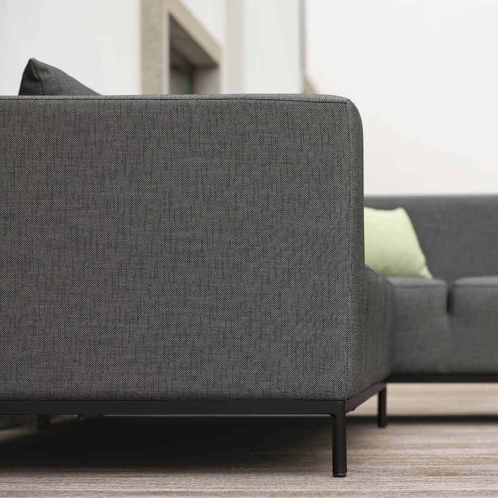 Montert Hagesofa Taavi aluminium/Sunbrella 203x99 cm i hage