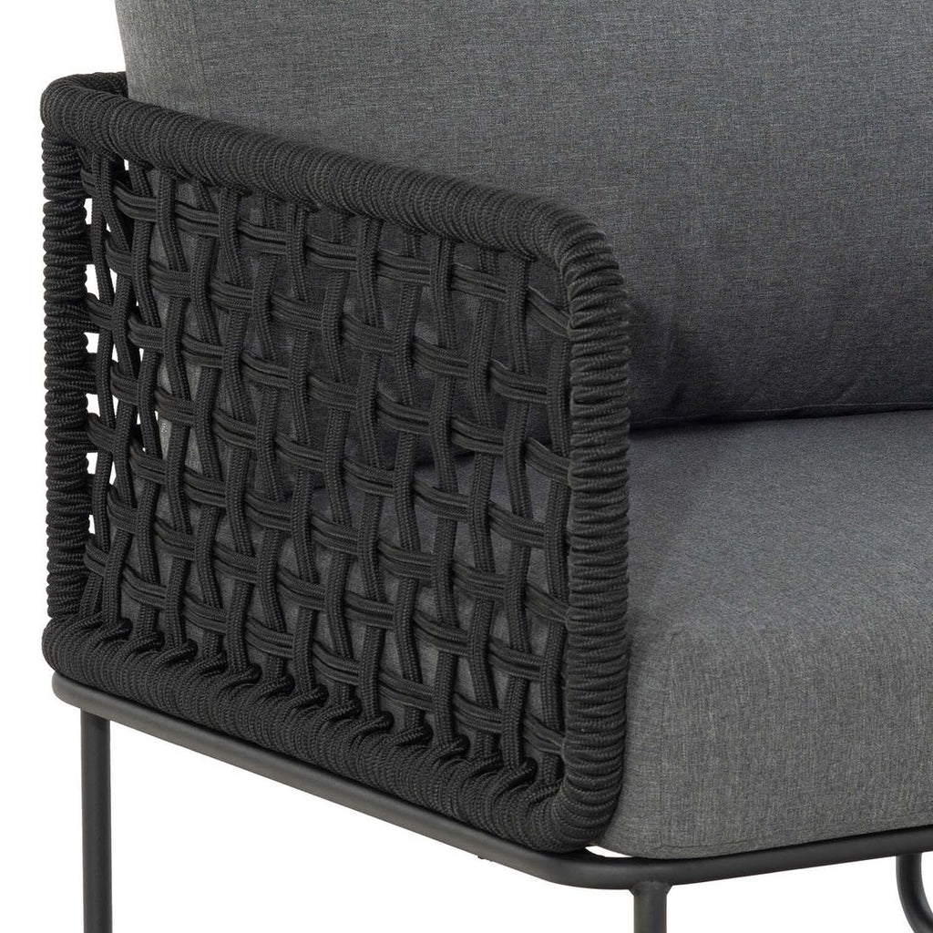 Nærbilde av stoff og polstring på Hagesofa Tender stål tau olefin 210 cm