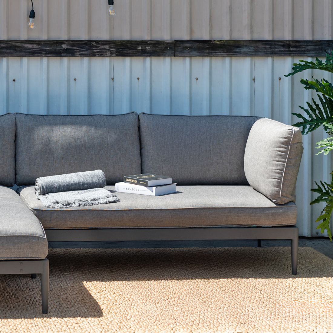 Hagesofa Topaz aluminium/olefin 149 cm forfra