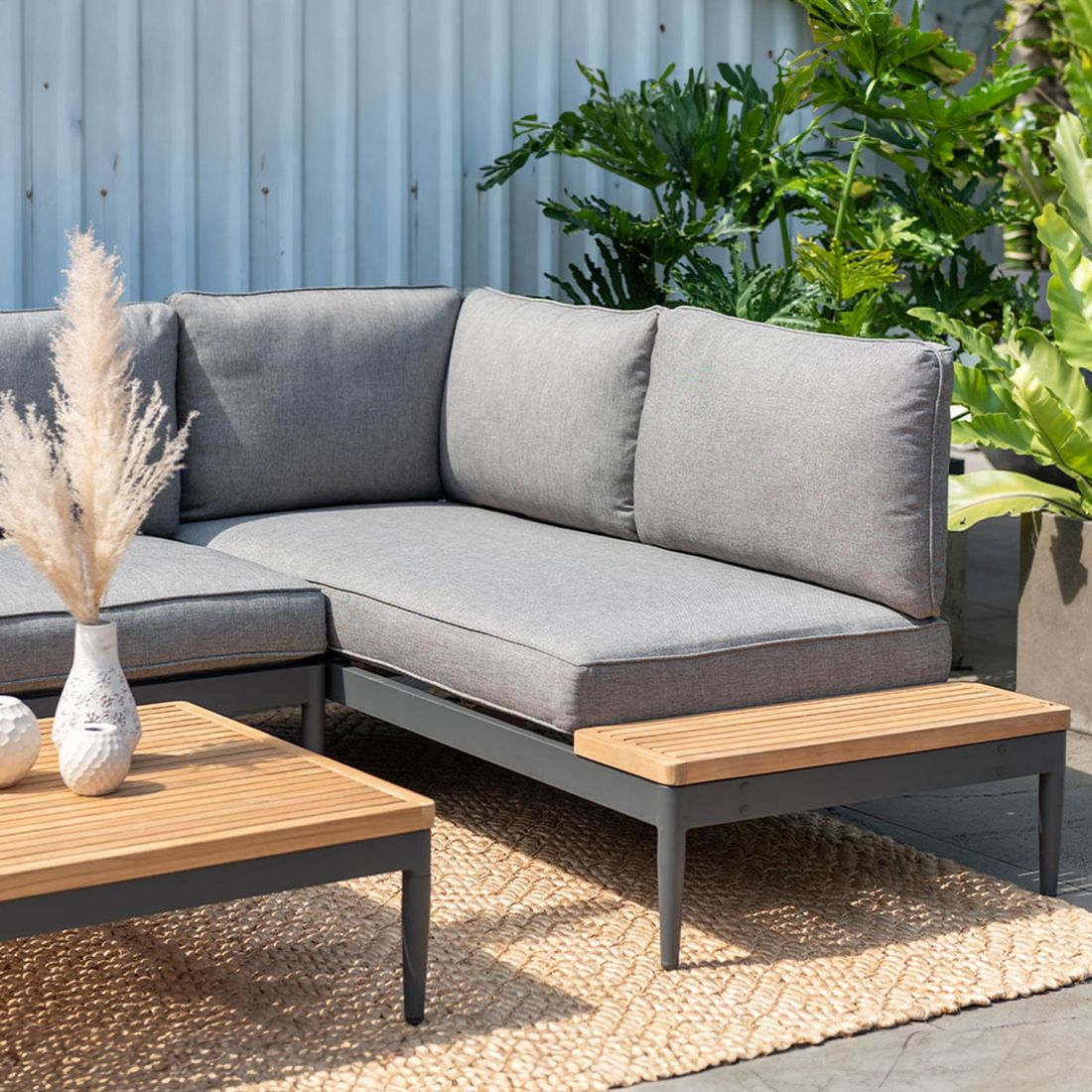 Sideprofil av Hagesofa Topaz aluminium teak olefin 168 cm