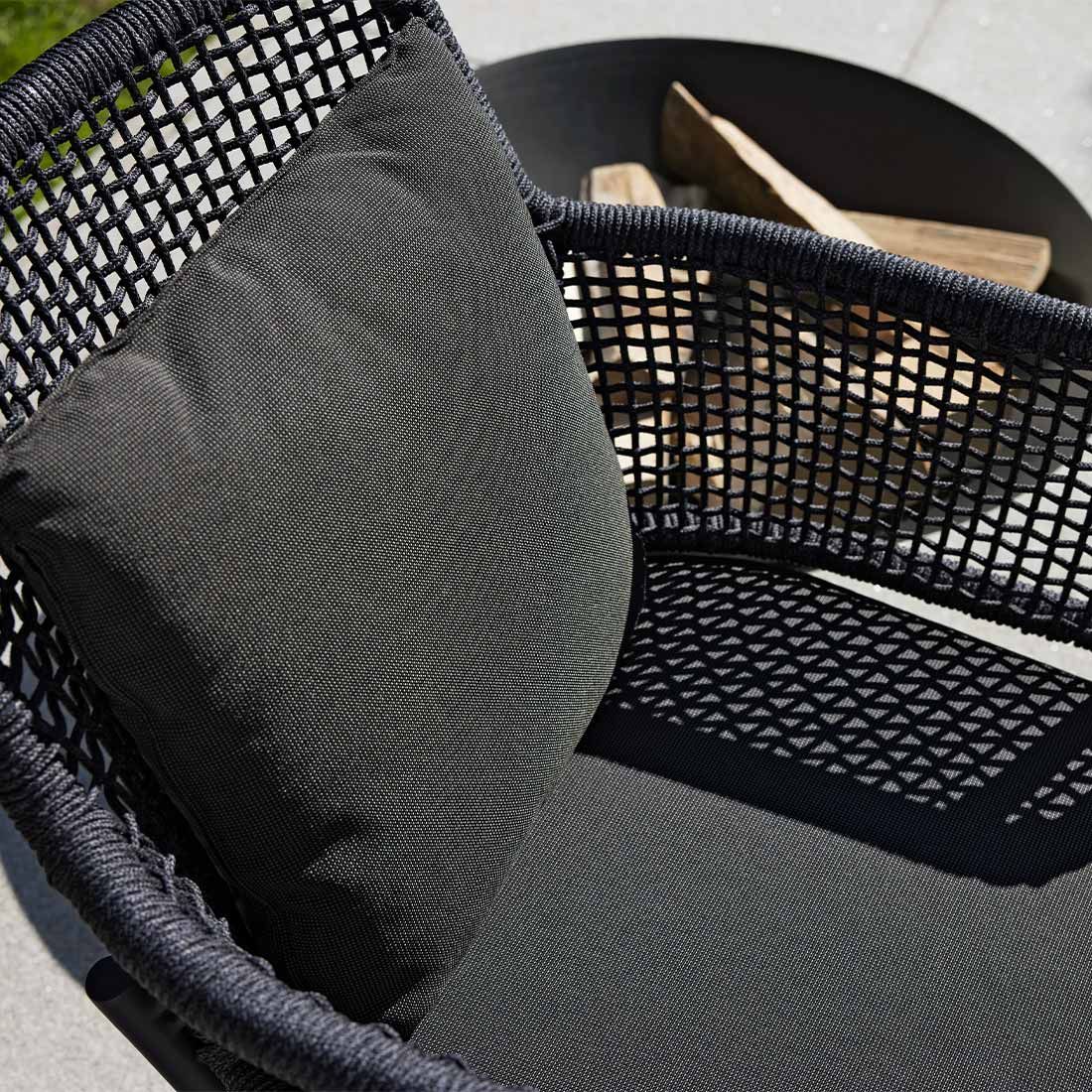 Detalj av rope-flett på Hagestol med armlener 7002 aluminium tau olefin
