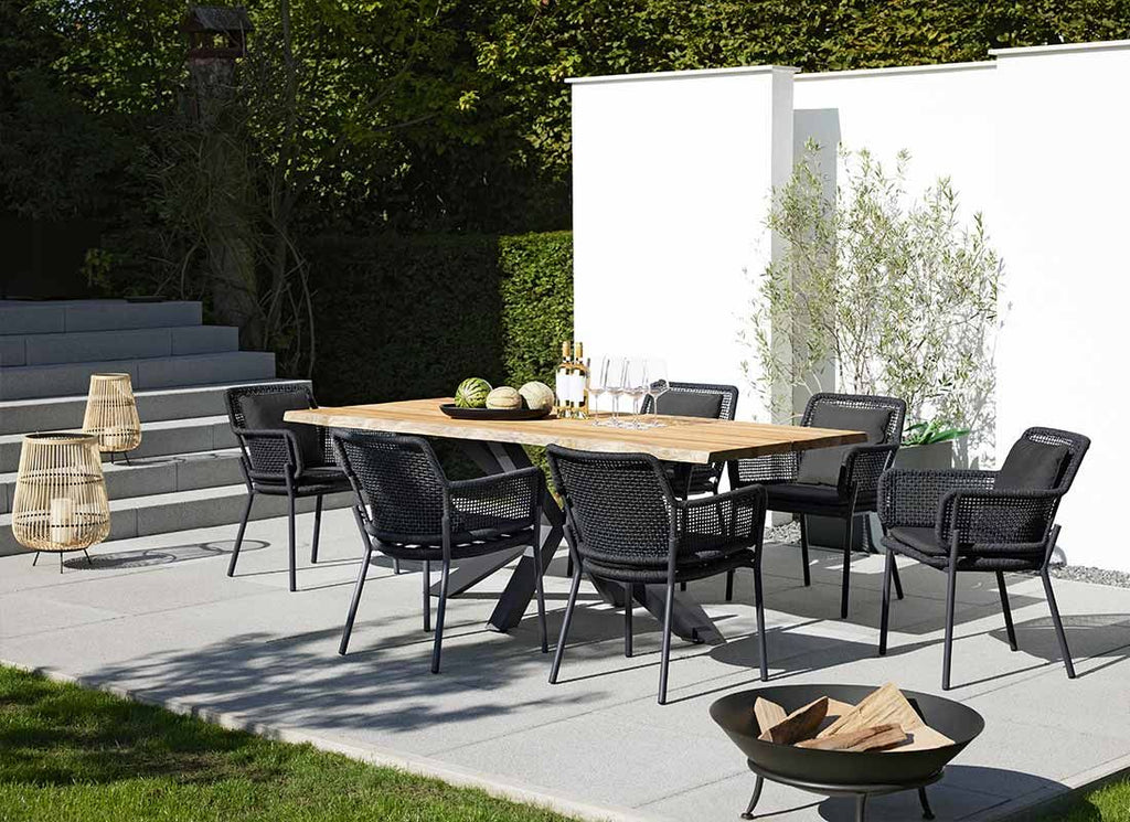 Sideprofil av Hagestol med armlener 7002 aluminium tau olefin