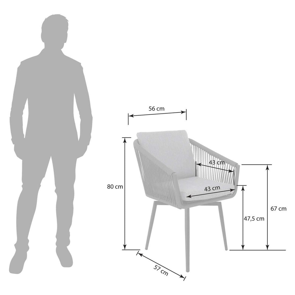 Montert Hagestol Alex dreibar aluminium med puter på terrasse