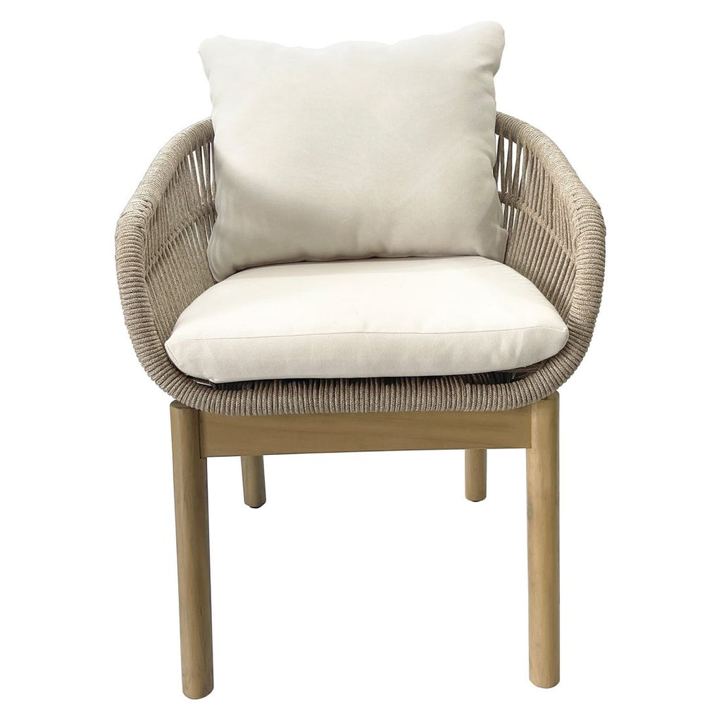 Montert Hagestol Amy akasie med puter 58x65 cm på terrasse