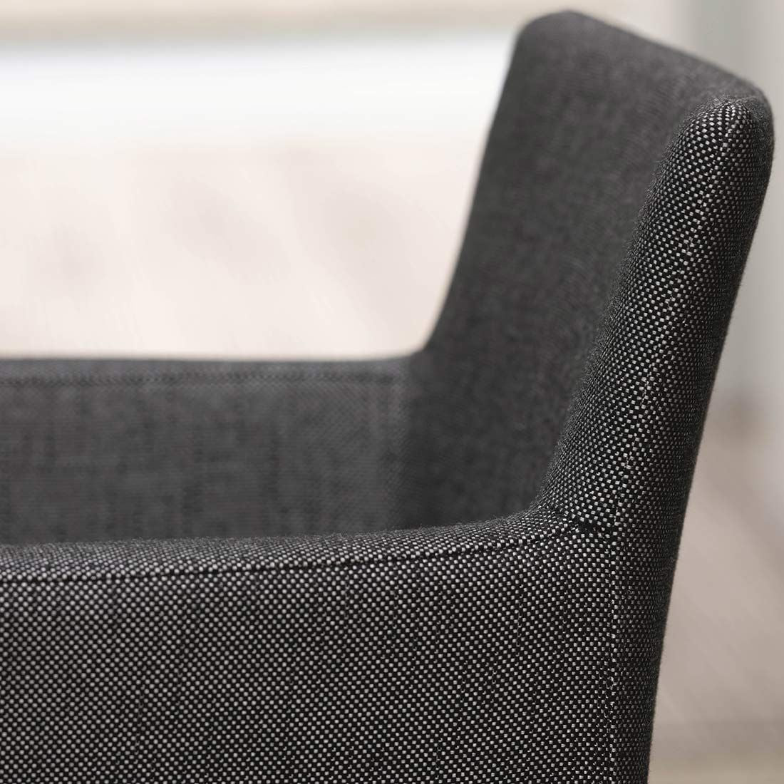 Detalj av Sunbrella-utendørsstoff på Hagestol med armlener Artus aluminium/utestoff