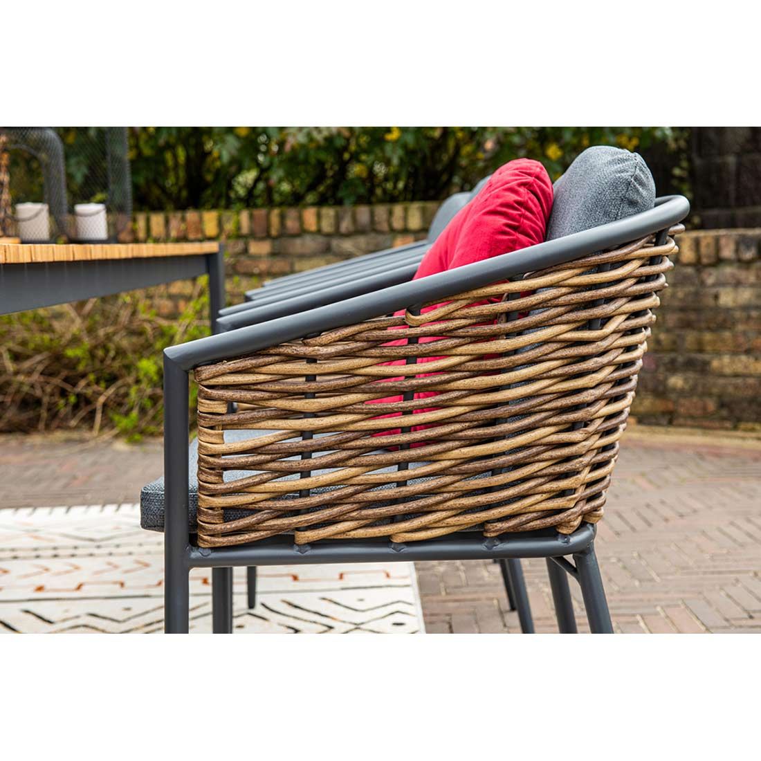 Hagestol Bali aluminium med puter 60x62 cm i hageinnredning