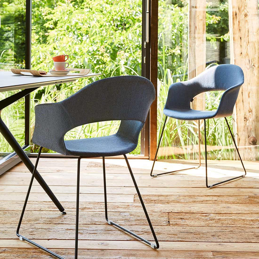 Detalj av stoffet Horizon på Hagestol Beyond Sister Su