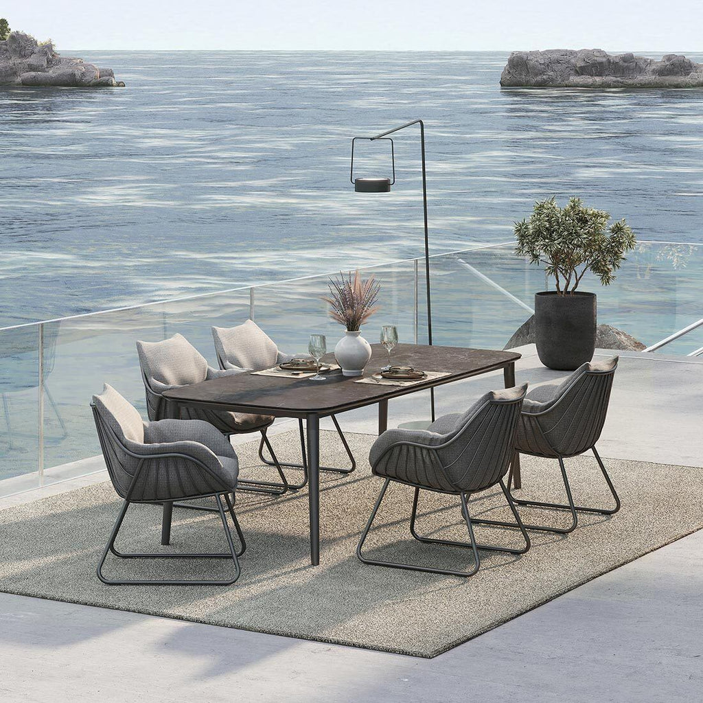 Hagestol Chill aluminium/akryl 65x70 cm - Solpuri på terrasse