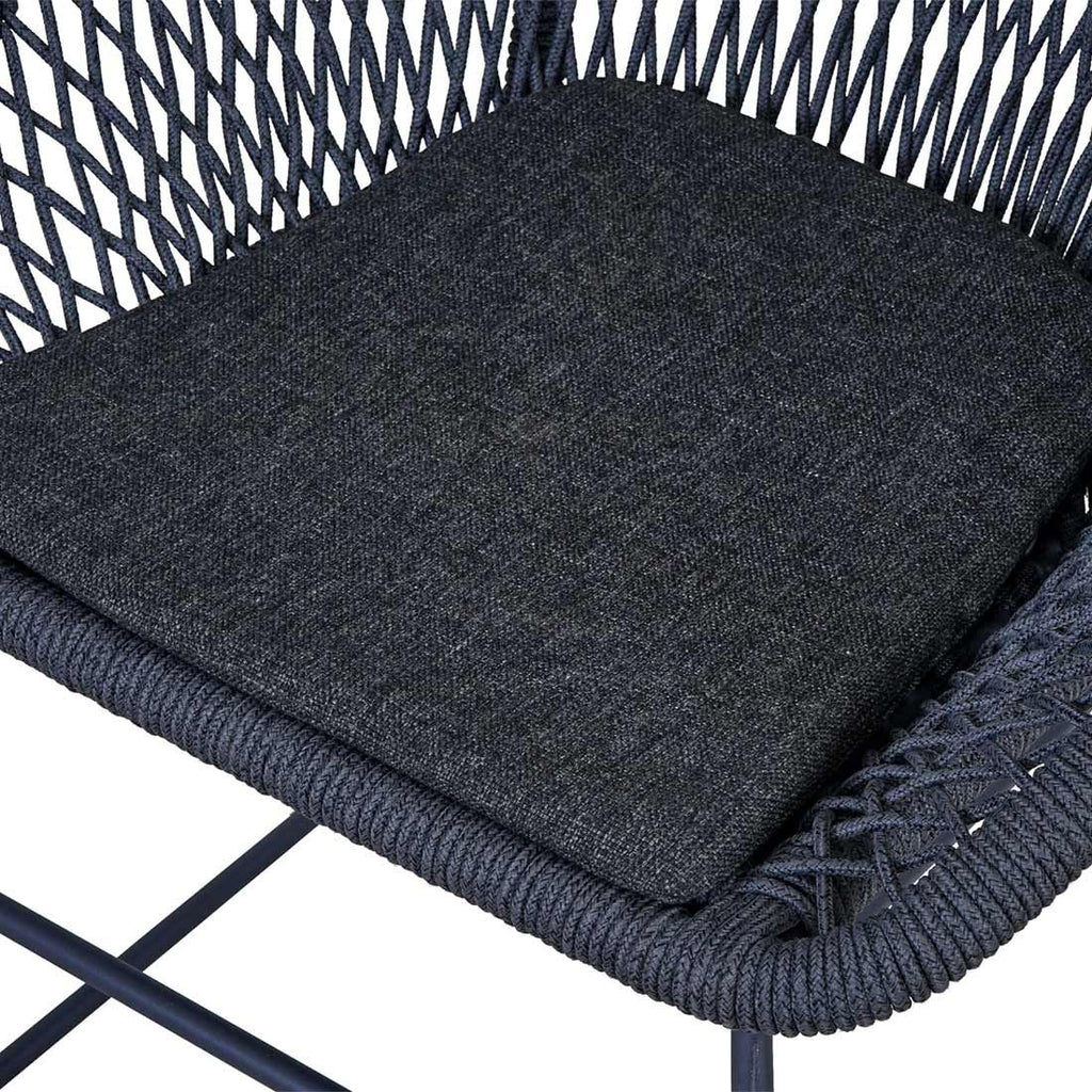 Hagestol Edson aluminium tau med pute på terrasse