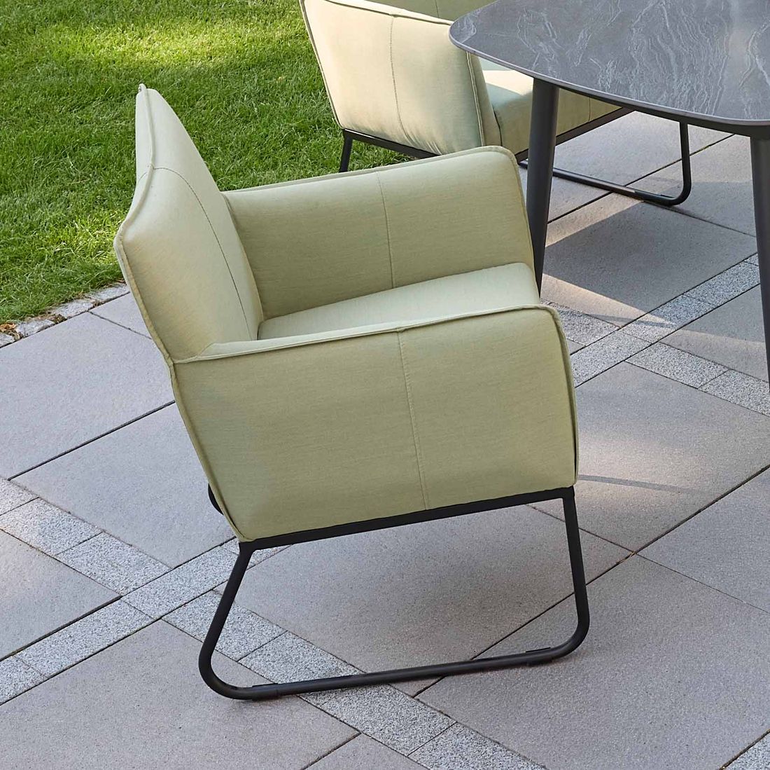 Hagestol Loma aluminium/akryl 70x61 cm bakside