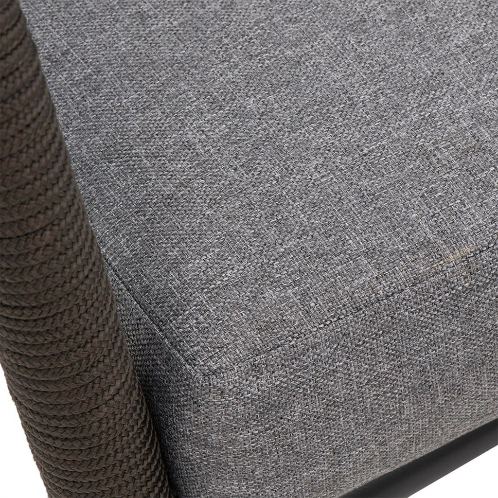Hagestol Mali aluminium med puter 62x75 cm - OUTLIV med naturlig bakgrunn