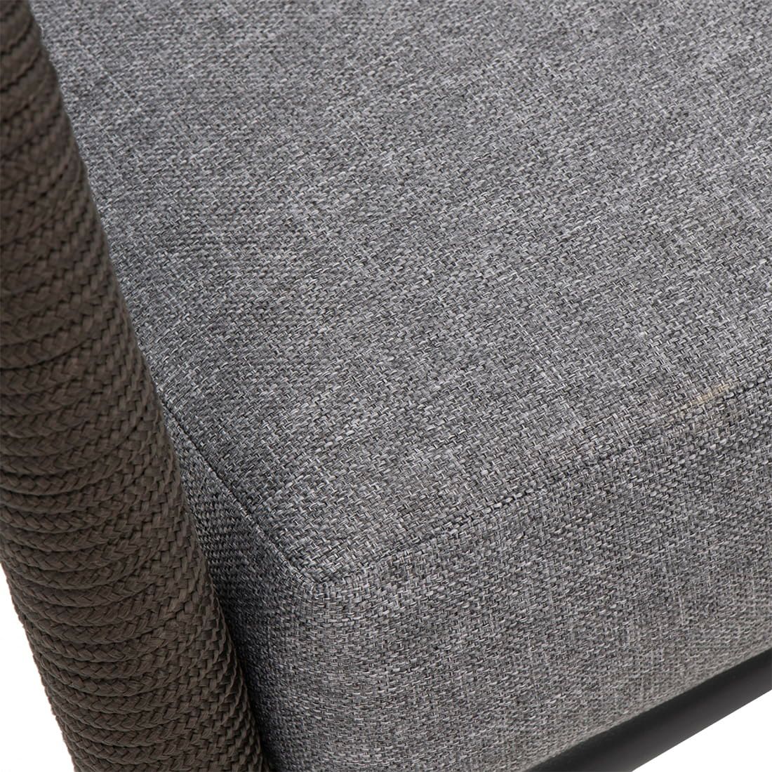 Hagestol Mali aluminium med puter 62x75 cm - OUTLIV med naturlig bakgrunn