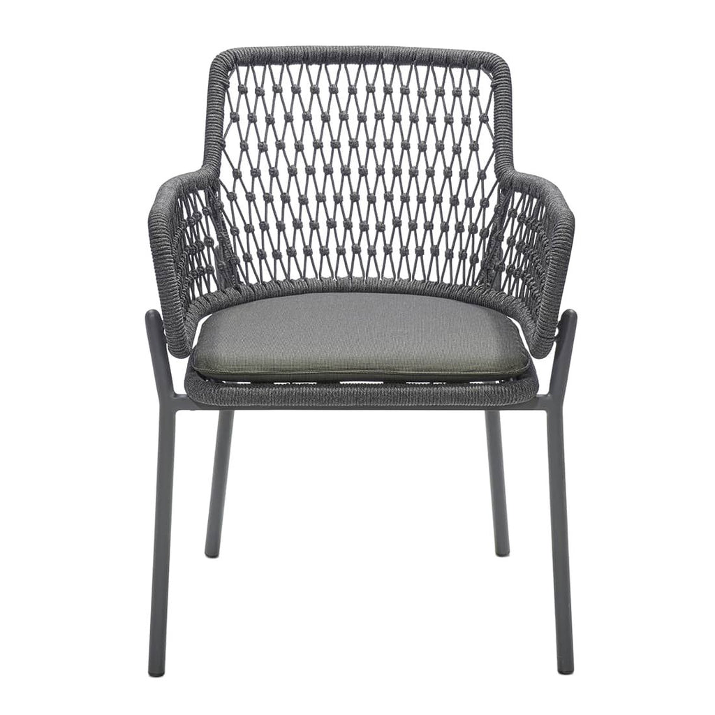 Montert Hagestol med armlener London aluminium tau på terrasse