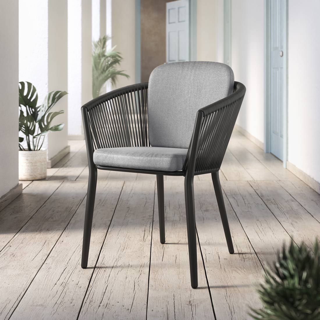 Hagestol med armlener Monet aluminium med puter bakside