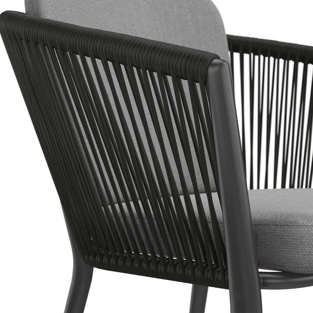 Hagestol med armlener Monet aluminium med puter helhetsbilde ute