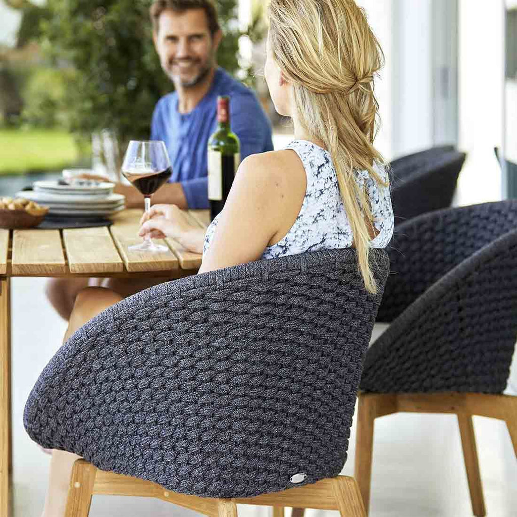 Sete og rygg av Hagestol med armlener Peacock resirkulert teak tau