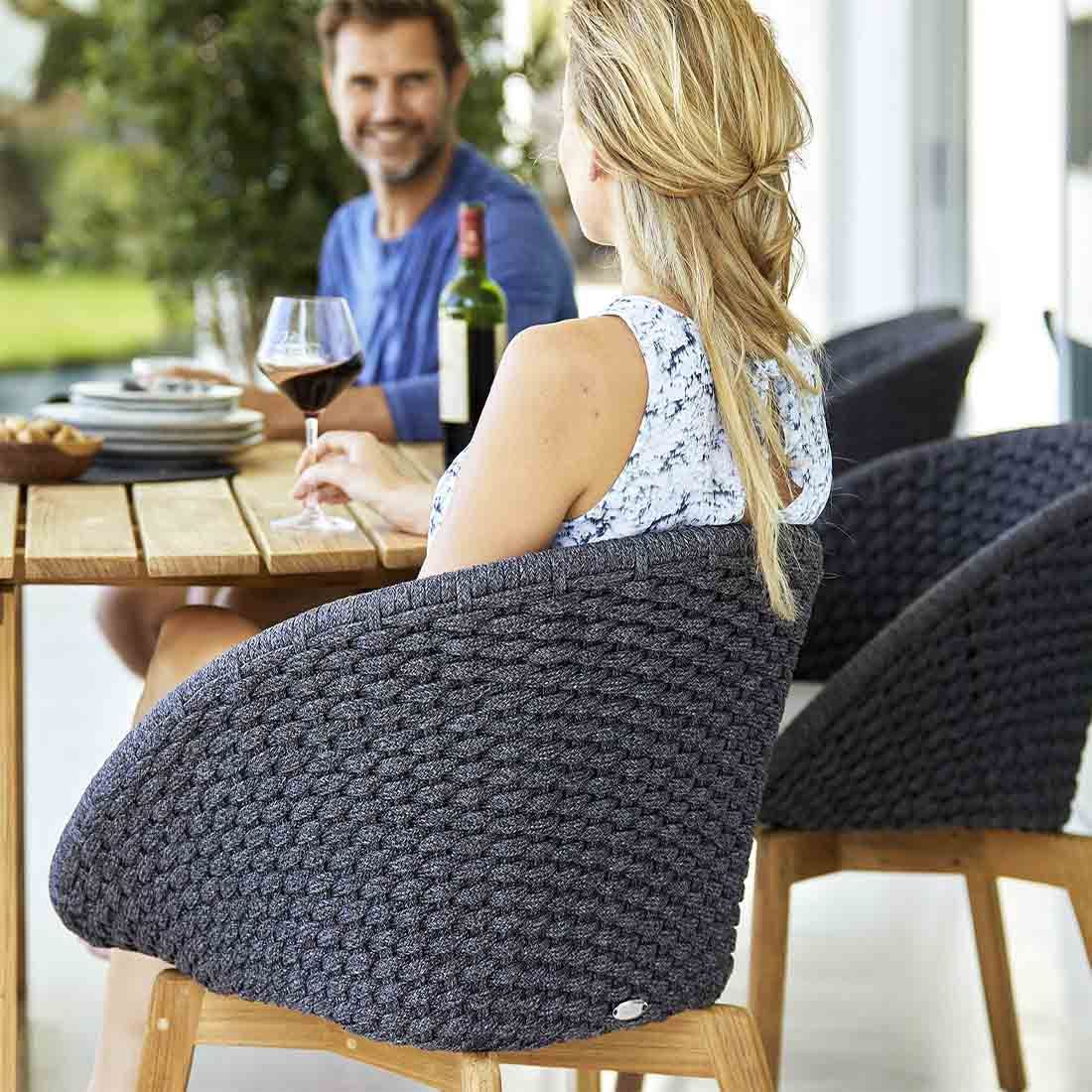 Sete og rygg av Hagestol med armlener Peacock resirkulert teak tau
