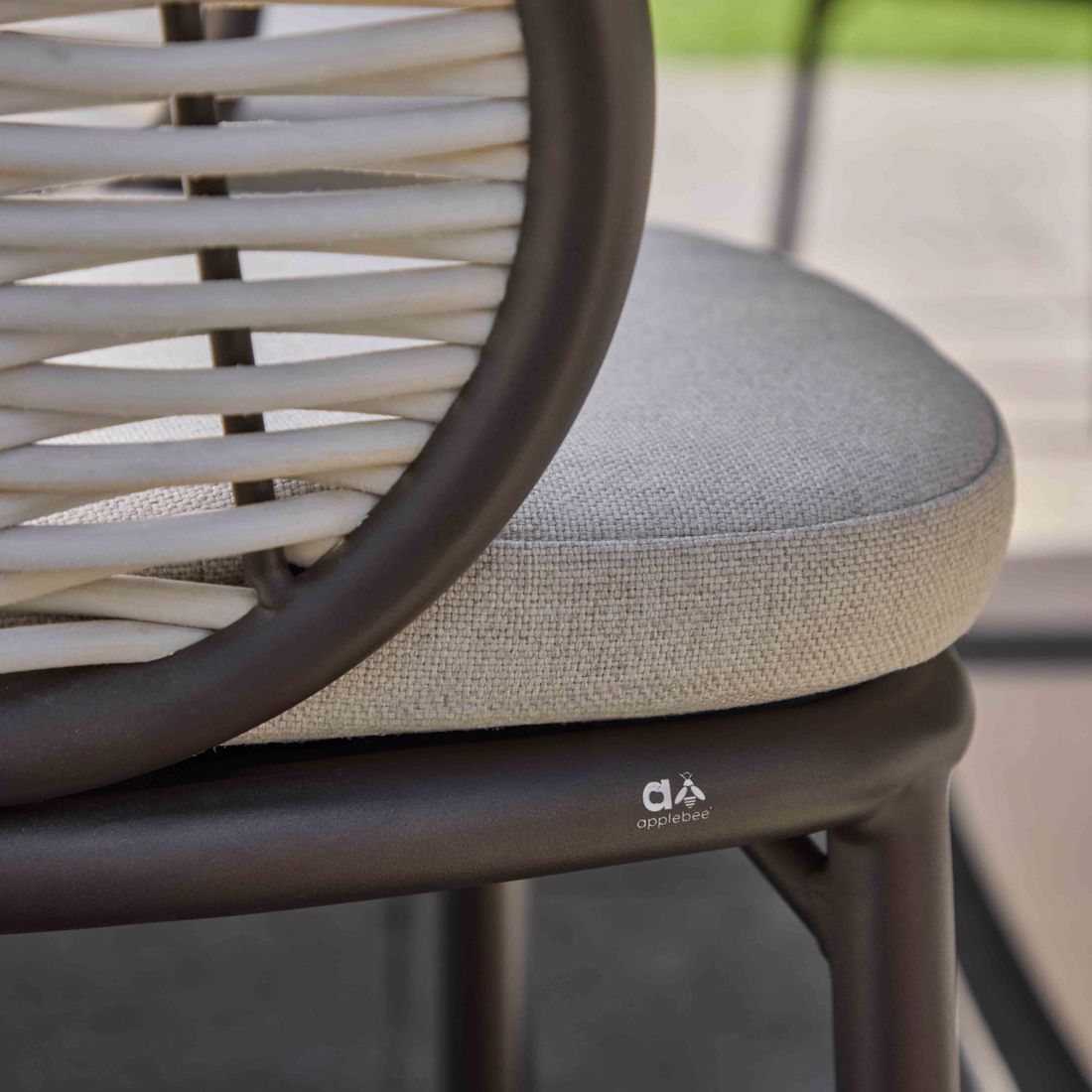 Hagestol med armlener Pine Key aluminium/polyrotting med puter - Apple Bee