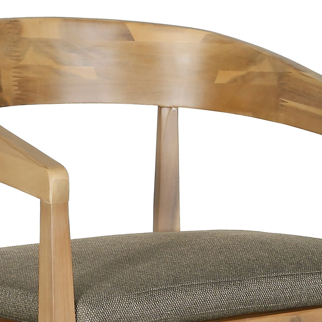 Hagestol Sanjo akasie med sittepute 57x51 cm i naturlig hagemiljø