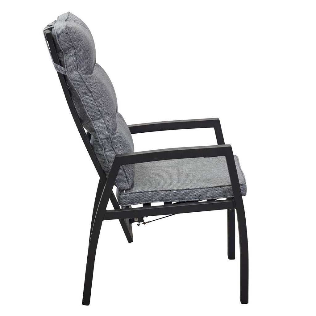 Montert Hagestol Sondrino regulerbar rygg aluminium med puter på terrasse