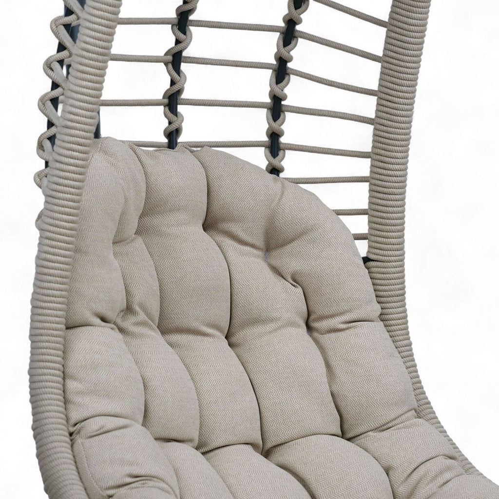 Hengestol Bardolino aluminium tau 95x95 cm sett fra siden