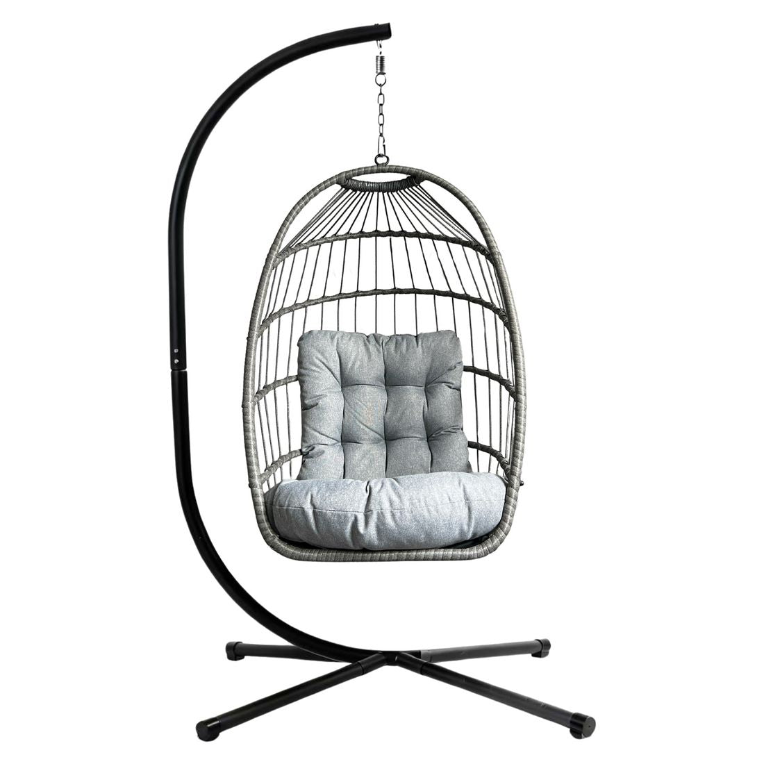 Montert Hengestol Luna Swing jern tau 99x99 cm på terrasse