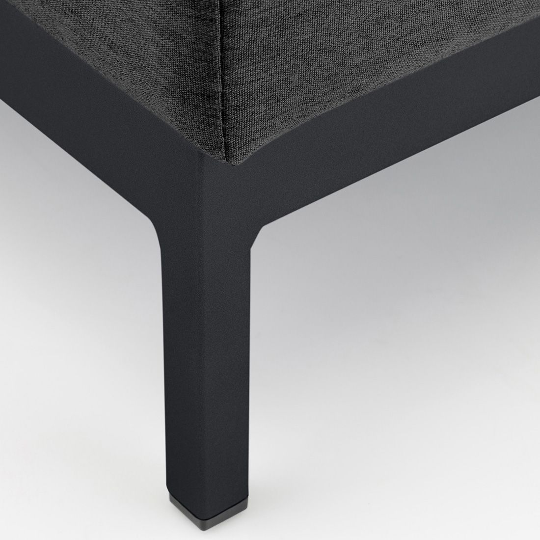 Montert Hjørnemodul lounge Ego Modular aluminium på terrasse