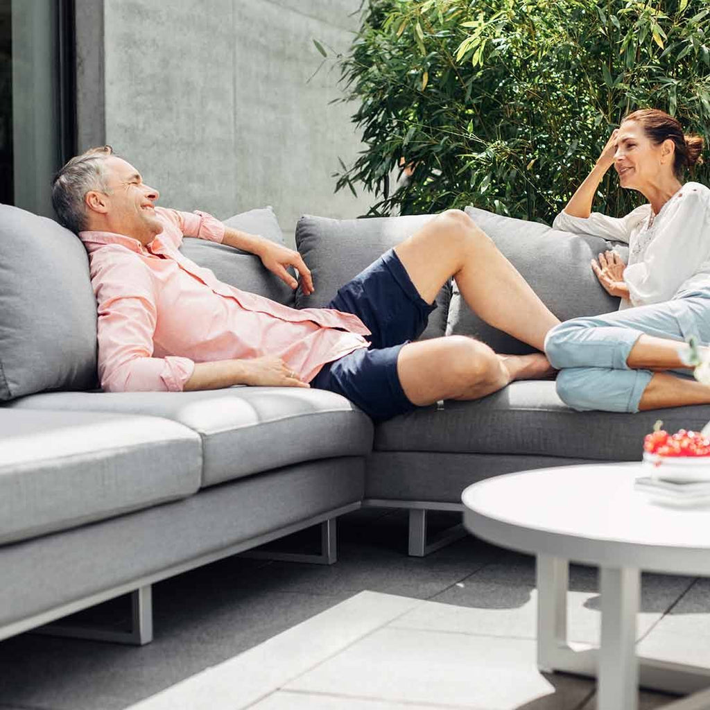 Hjørnesofa ute Ego aluminium/Sunbrella 288x305 cm metallramme nærbilde