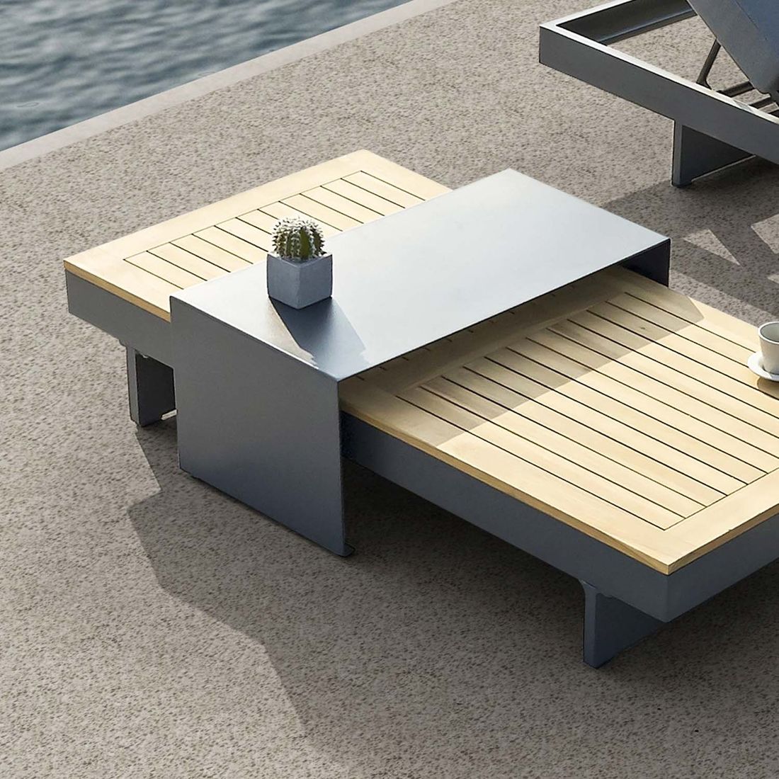 Hjørnesofa ute Luna med loungebord aluminium/akasie avslappet bruk