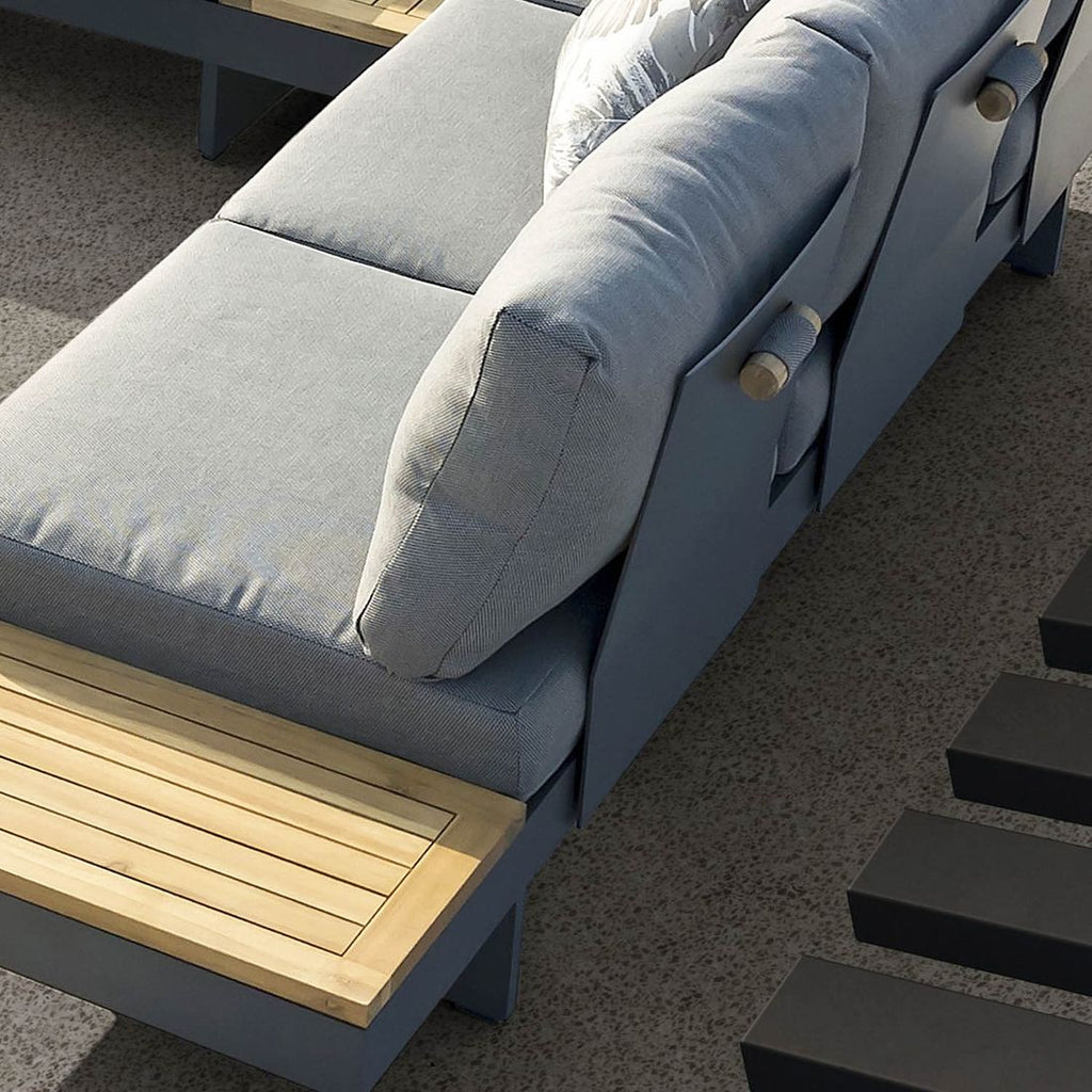 Hjørnesofa ute Luna med loungebord aluminium/akasie sett fra siden