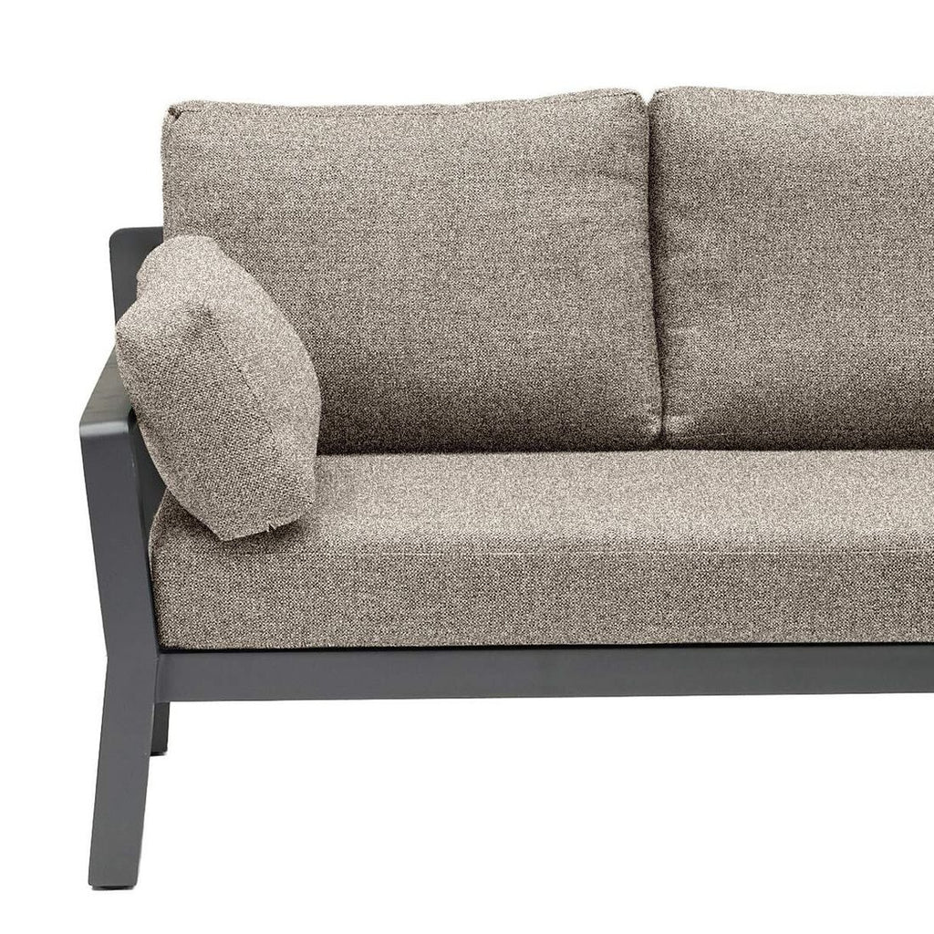 Montert Hjørnesofa ute Avena med spisebord aluminium 225x225 cm på terrasse