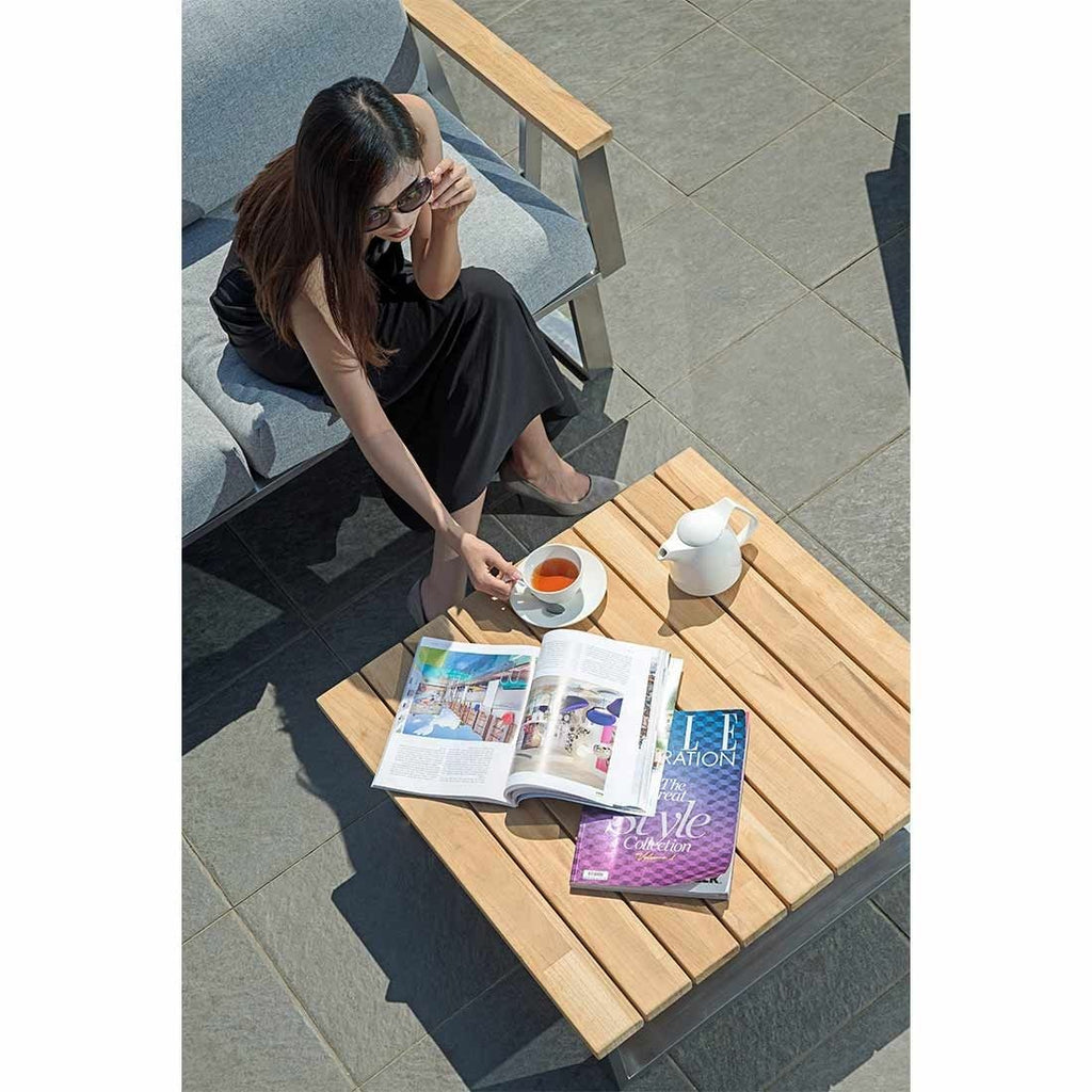 Montert Hjørnesofa ute Belvedere 239x239 cm rustfritt stål/teak på terrasse