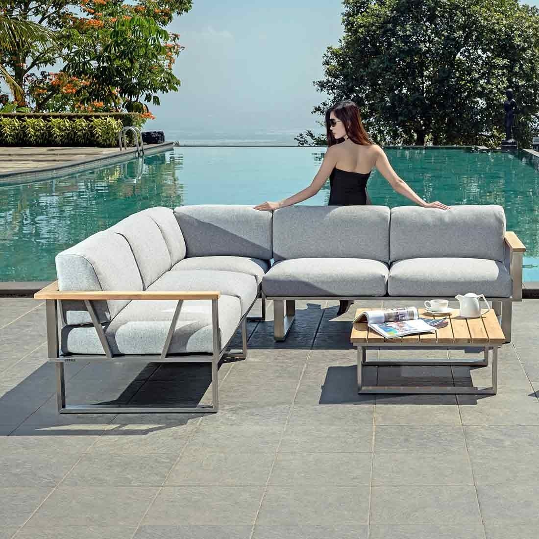 Hjørnesofa ute Belvedere med loungebord bakfra