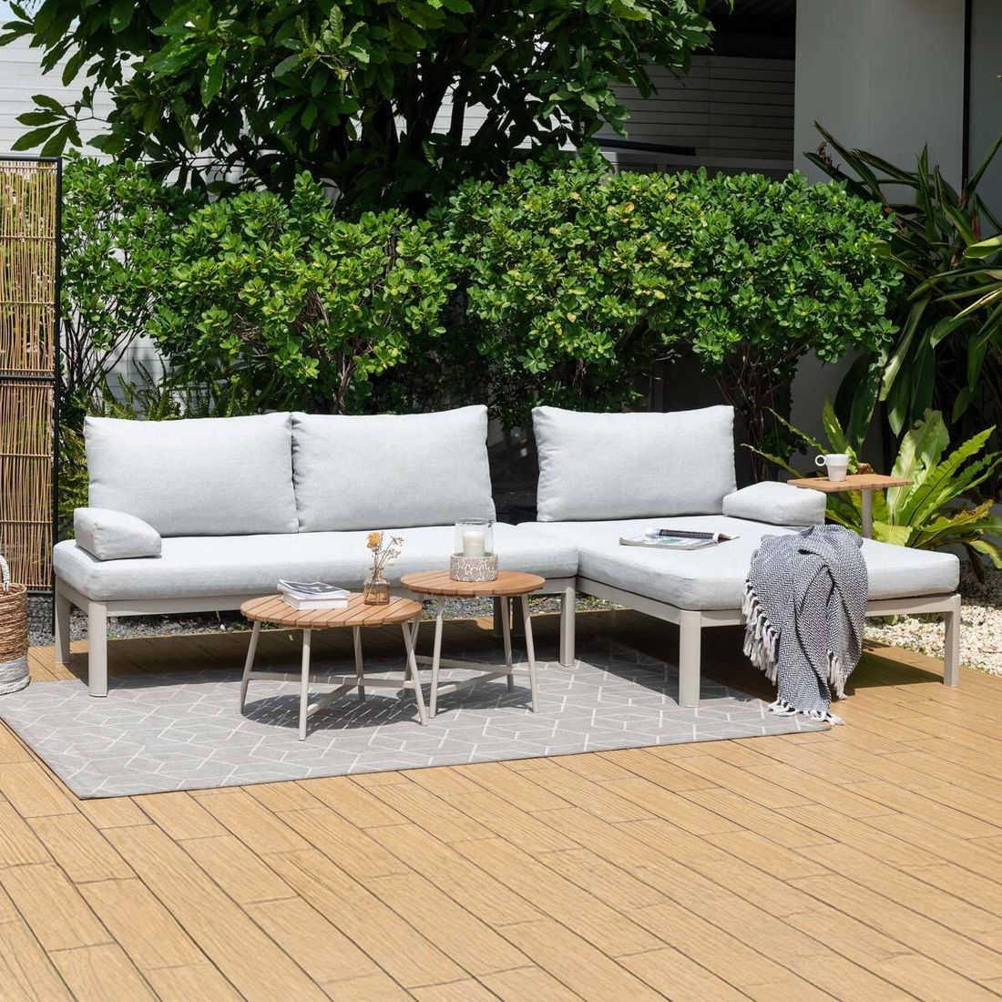 Hjørnesofa ute Berlin aluminium/polyester forfra