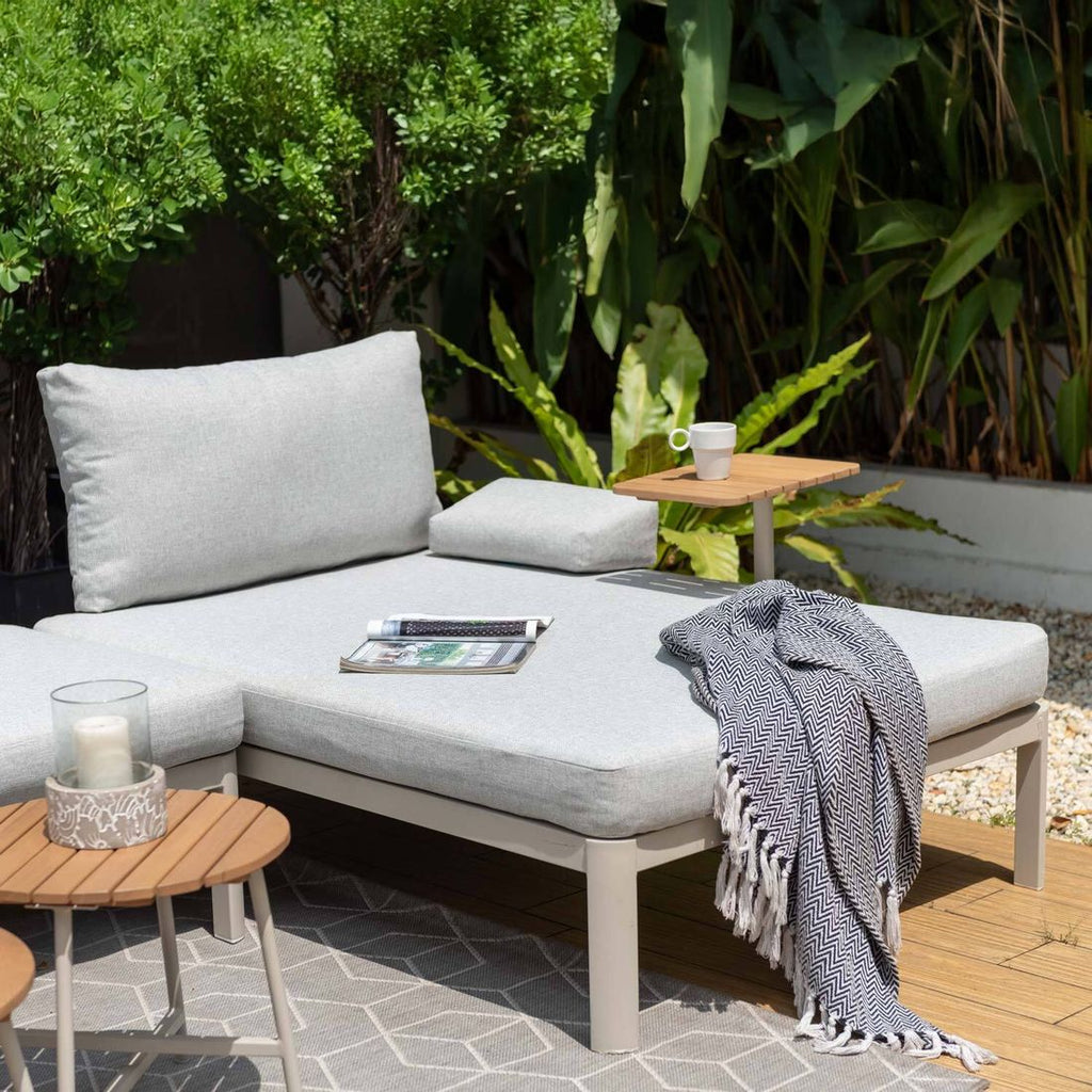 Nærbilde av polstring på Hjørnesofa ute Berlin aluminium/polyester