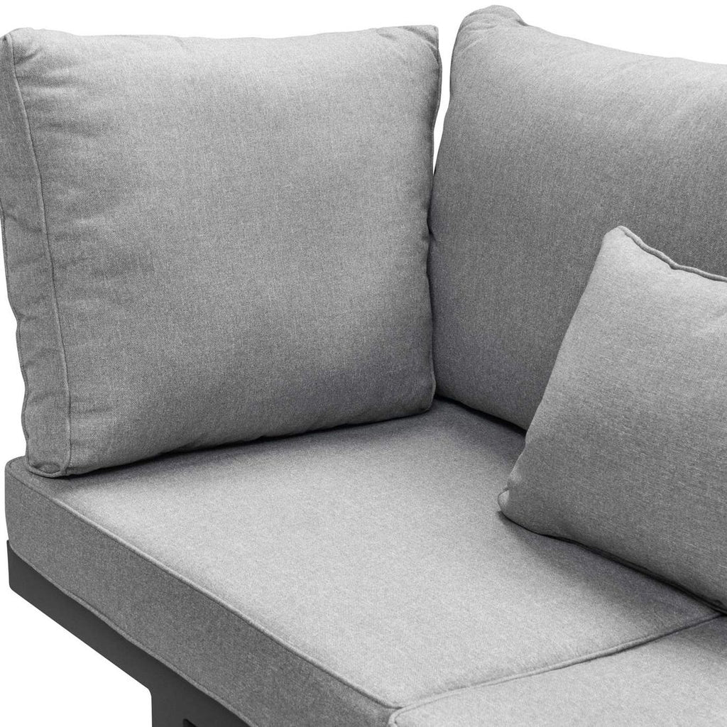 Hjørnesofa ute Broome aluminium antrasitt med gråe puter på hage