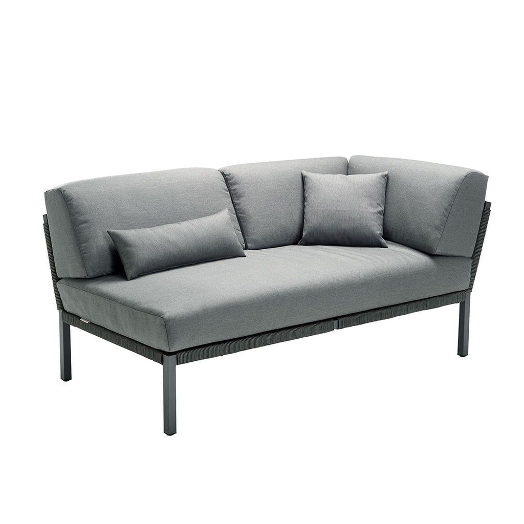 Detalj av tau og aluminium i Hjørnesofa ute Club med loungebord