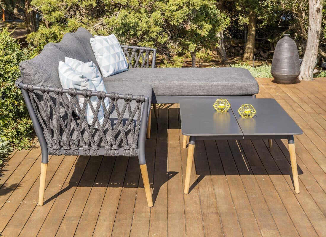 Montert Hjørnesofa ute Ipanema aluminium tau olefin LifestyleGarden på terrasse