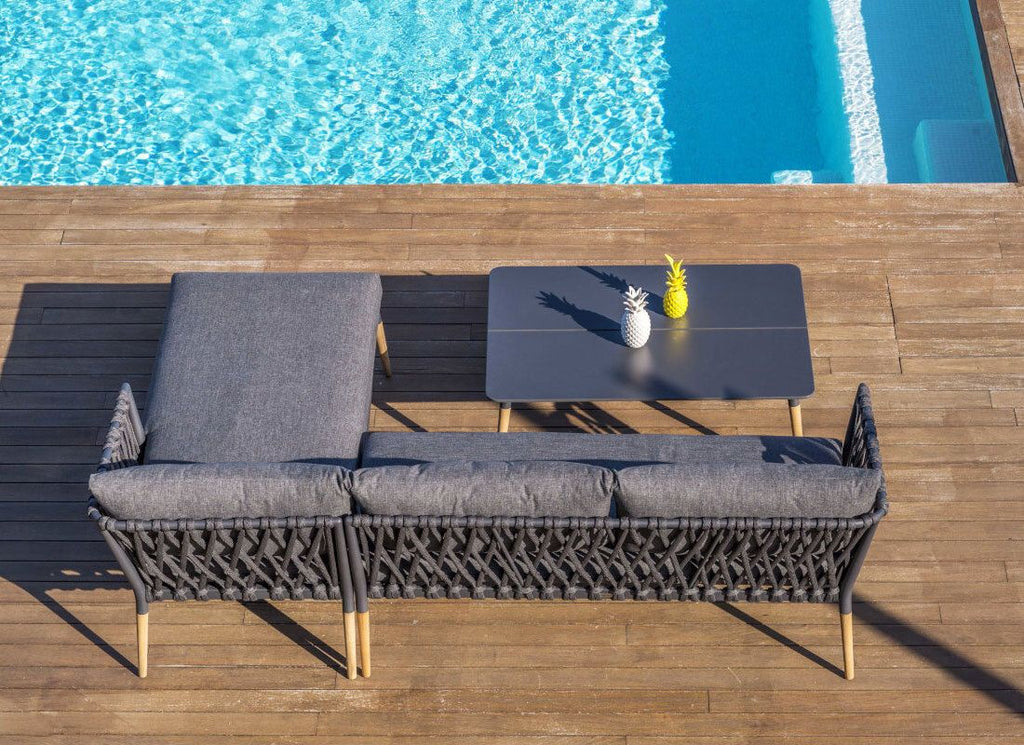 Nærbilde av ben i teak på Hjørnesofa ute Ipanema aluminium tau olefin LifestyleGarden
