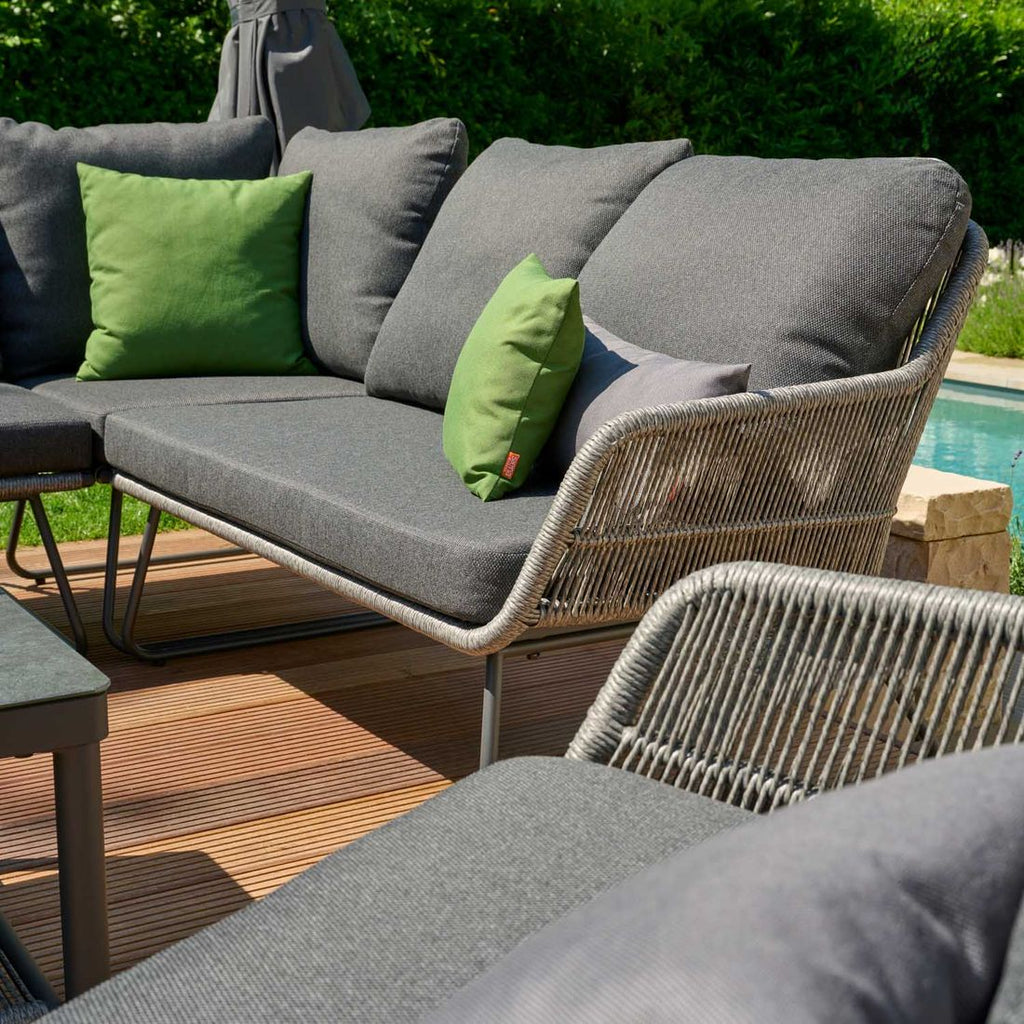 Hjørnesofa ute Kansas aluminium/flettverk 204x204 cm - Siena Garden samlet på uteplass