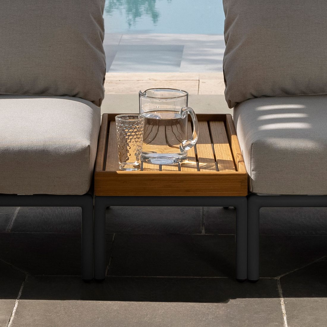 Hjørnesofa ute Level 2 med loungebord aluminium/Sunbrella - Houe