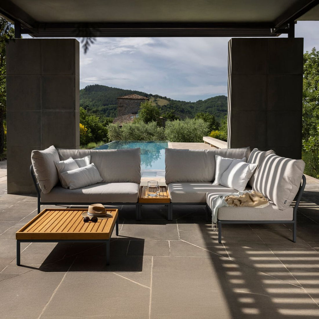 Bakside av Hjørnesofa ute Level 2 med loungebord aluminium/Sunbrella - Houe