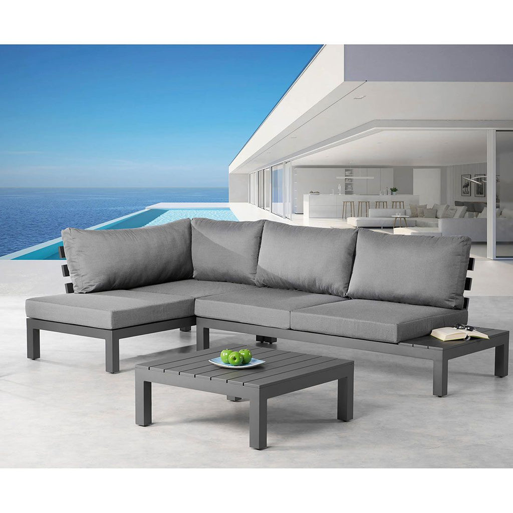Detalj av hjørnesofa ute Luanda aluminium/Sensotex 273x163 cm