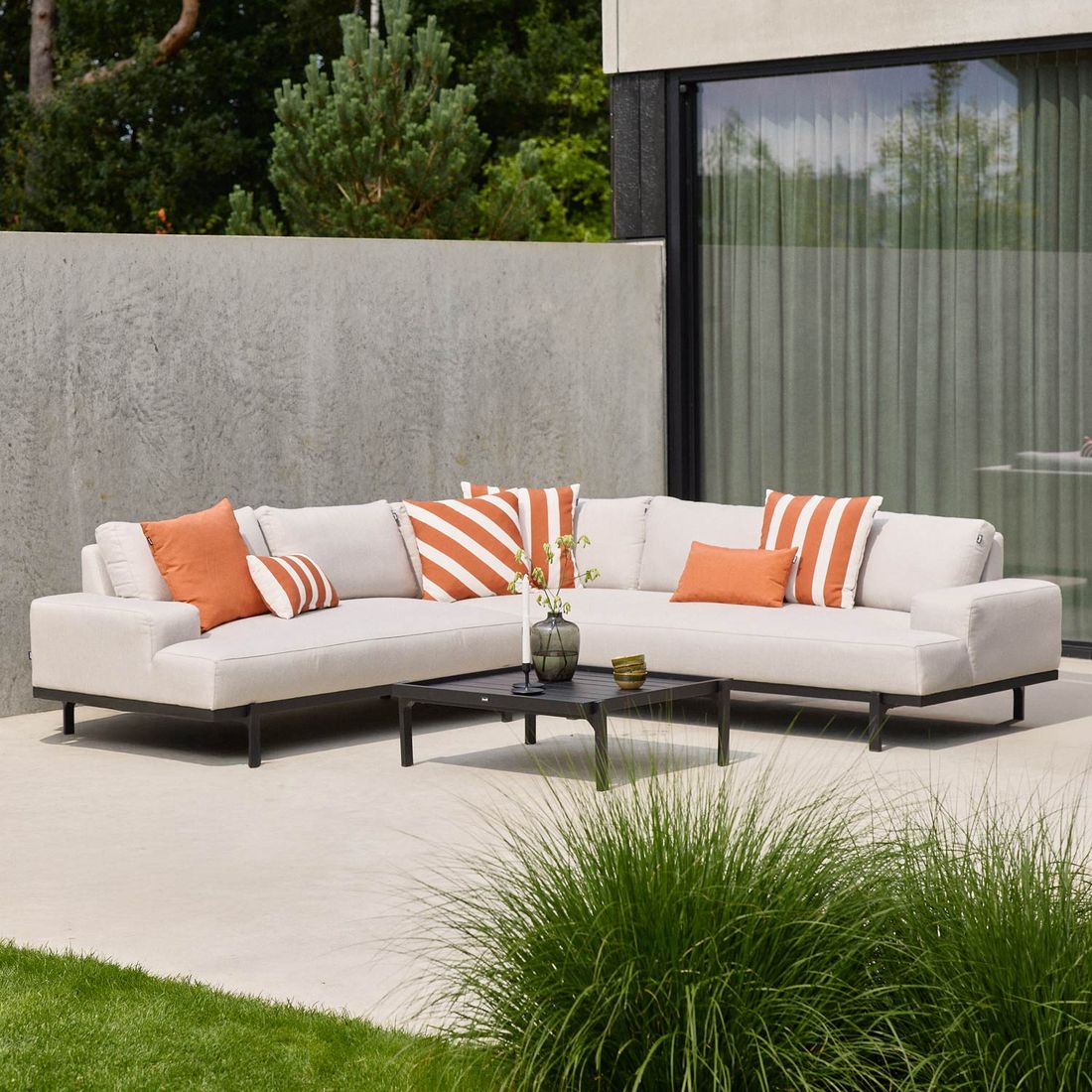 Hjørnesofa ute Lucas med loungebord aluminium Sunbrella fra Hartman bakside