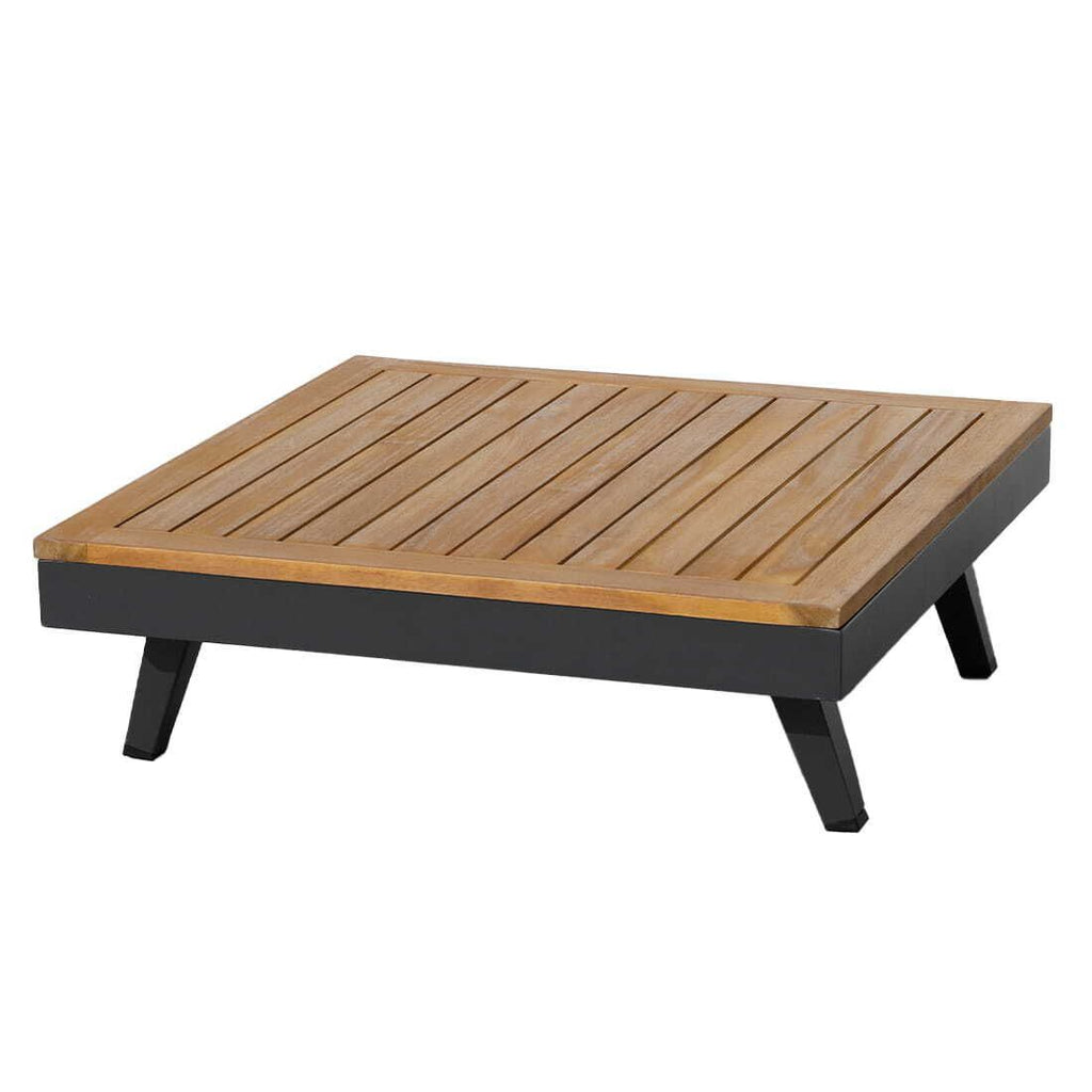 Montert Hjørnesofa ute Naxos med loungebord på terrasse