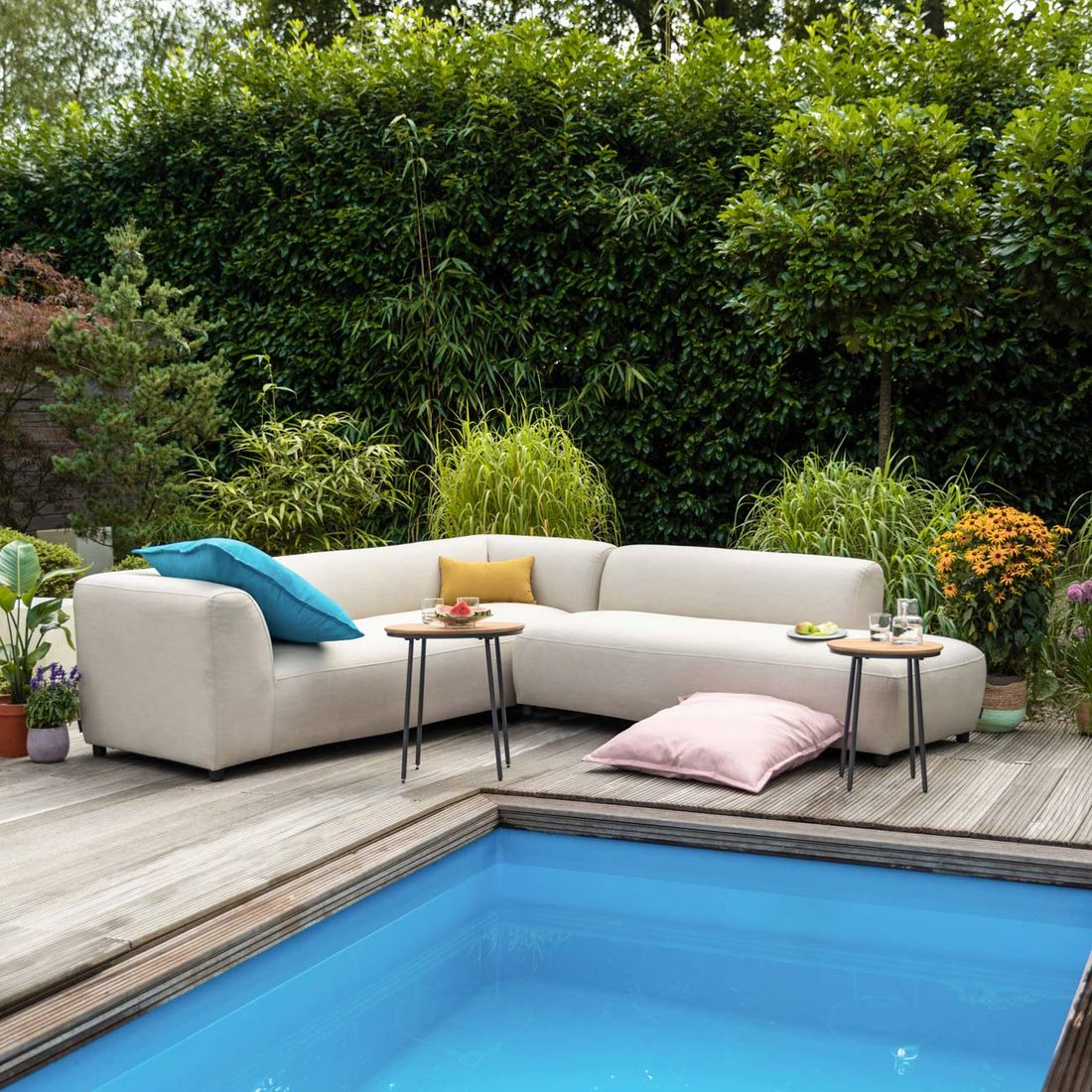 Hjørnesofa ute Osea utestoff 245x275 cm - Kettler forfra