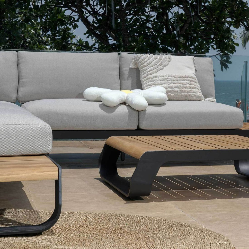 Hjørnesofa ute Palm Springs med loungebord visning av bordets bæreevne