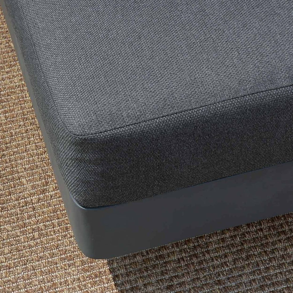 Hjørnesofa ute Santa Monica med loungebord detalj av bordplate