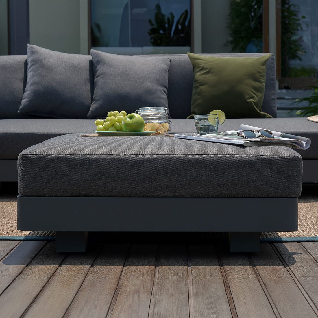 Hjørnesofa ute Santa Monica med loungebord visning av sittehøyde