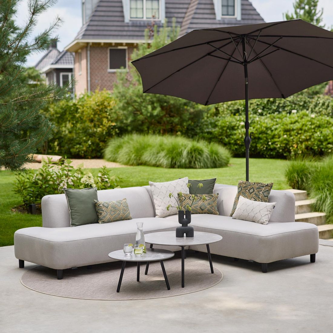 Hjørnesofa ute Sit & Heat Monaco aluminium/Sunbrella forfra